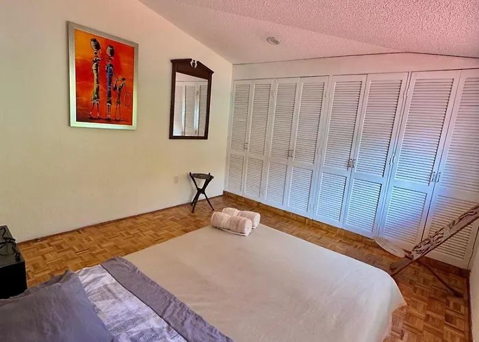 El Mundo La Herradura Homestay